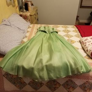 Strapless De Laru formal gown